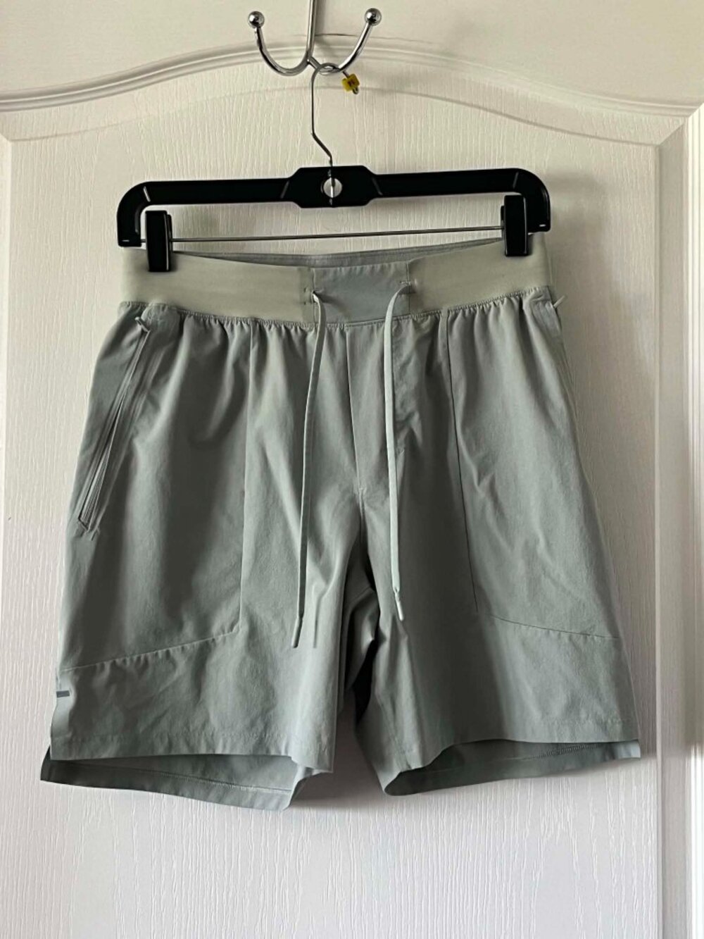 Lululemon License to Train Shorts Women s Shorts size Small Gray